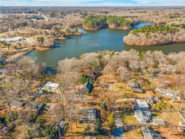 216 Knollwood Drive, Jamestown, NC 27282