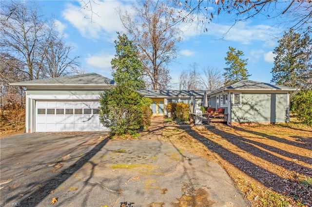 216 Knollwood Drive, Jamestown, NC 27282