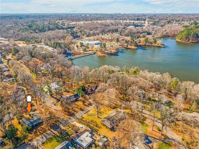 216 Knollwood Drive, Jamestown, NC 27282