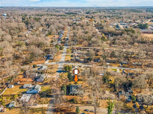 216 Knollwood Drive, Jamestown, NC 27282