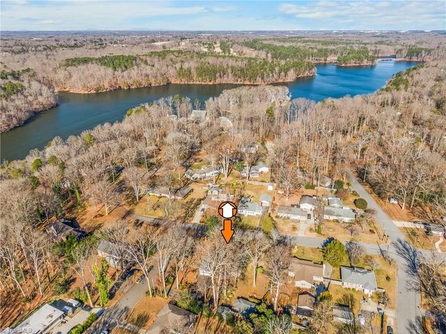 216 Knollwood Drive, Jamestown, NC 27282