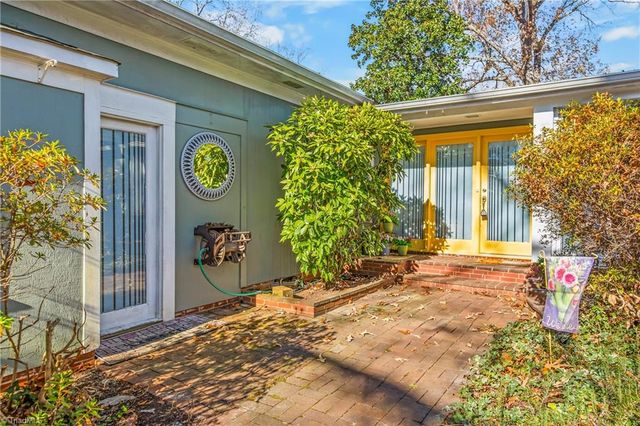 216 Knollwood Drive, Jamestown, NC 27282