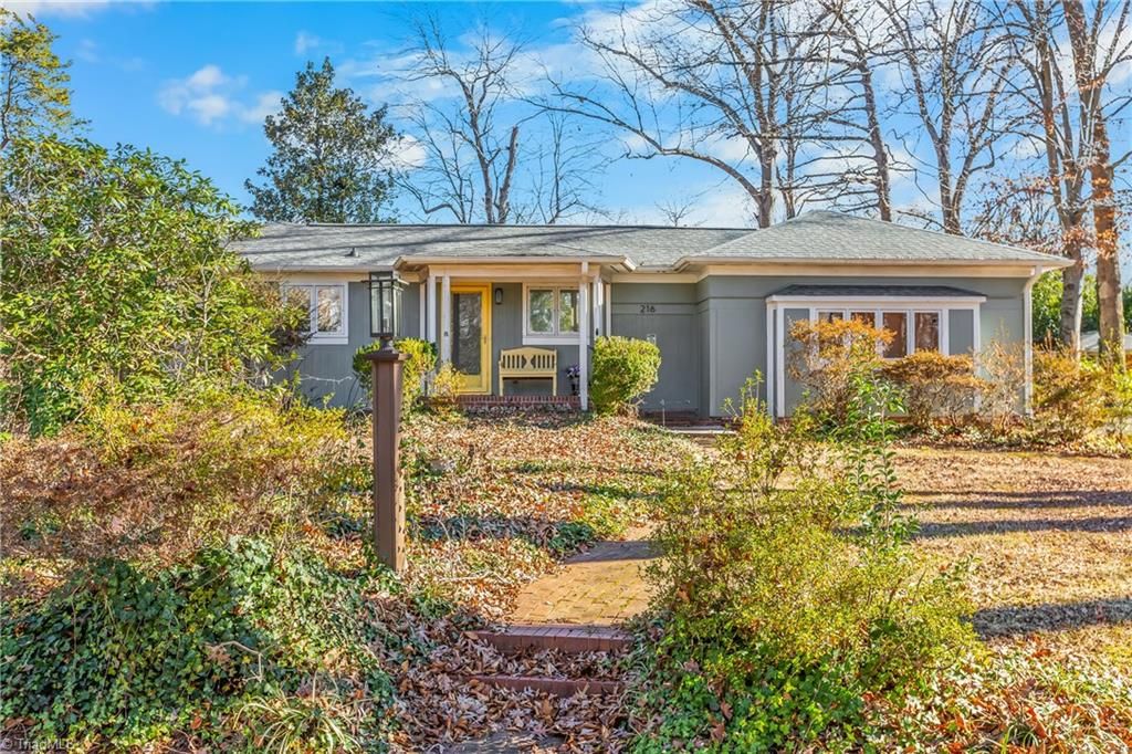 216 Knollwood Drive, Jamestown, NC 27282