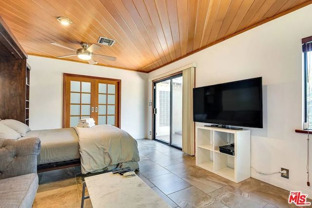 16913 Bassett Street, Van Nuys (los Angeles), CA 91406