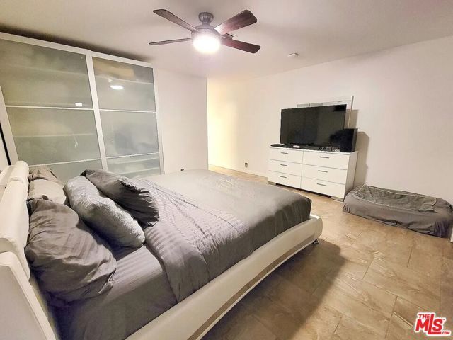 16913 Bassett Street, Van Nuys (los Angeles), CA 91406