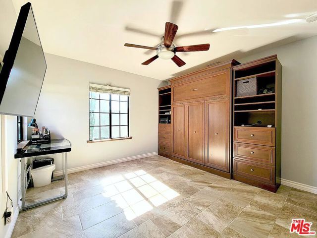 16913 Bassett Street, Van Nuys (los Angeles), CA 91406