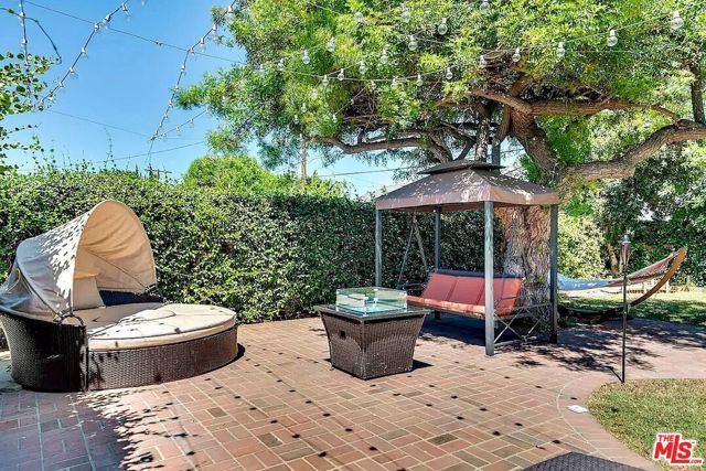 16913 Bassett Street, Van Nuys (los Angeles), CA 91406