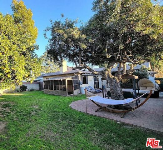 16913 Bassett Street, Van Nuys (los Angeles), CA 91406