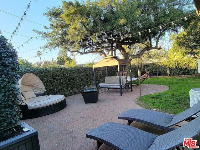 16913 Bassett Street, Van Nuys (los Angeles), CA 91406