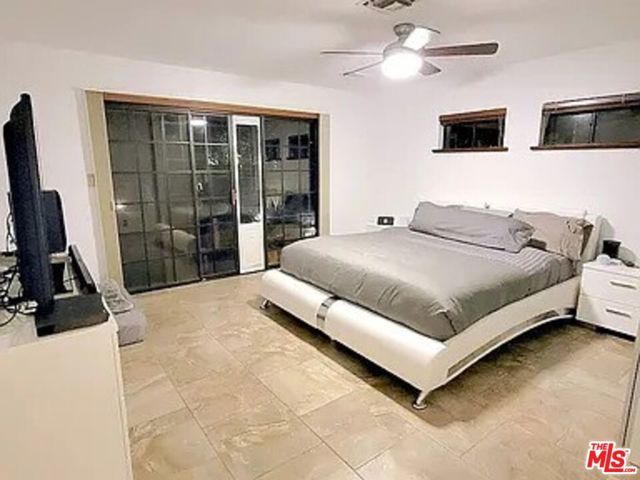 16913 Bassett Street, Van Nuys (los Angeles), CA 91406