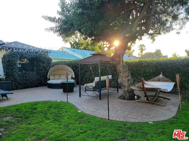 16913 Bassett Street, Van Nuys (los Angeles), CA 91406