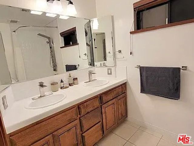 16913 Bassett Street, Van Nuys (los Angeles), CA 91406