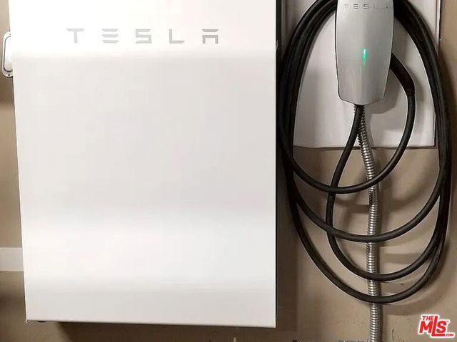 16913 Bassett Street, Van Nuys (los Angeles), CA 91406