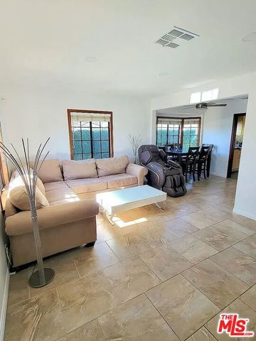 16913 Bassett Street, Van Nuys (los Angeles), CA 91406