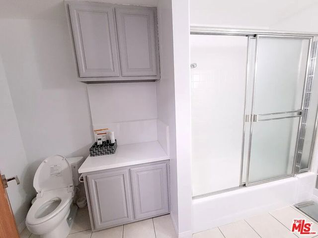 16913 Bassett Street, Van Nuys (los Angeles), CA 91406