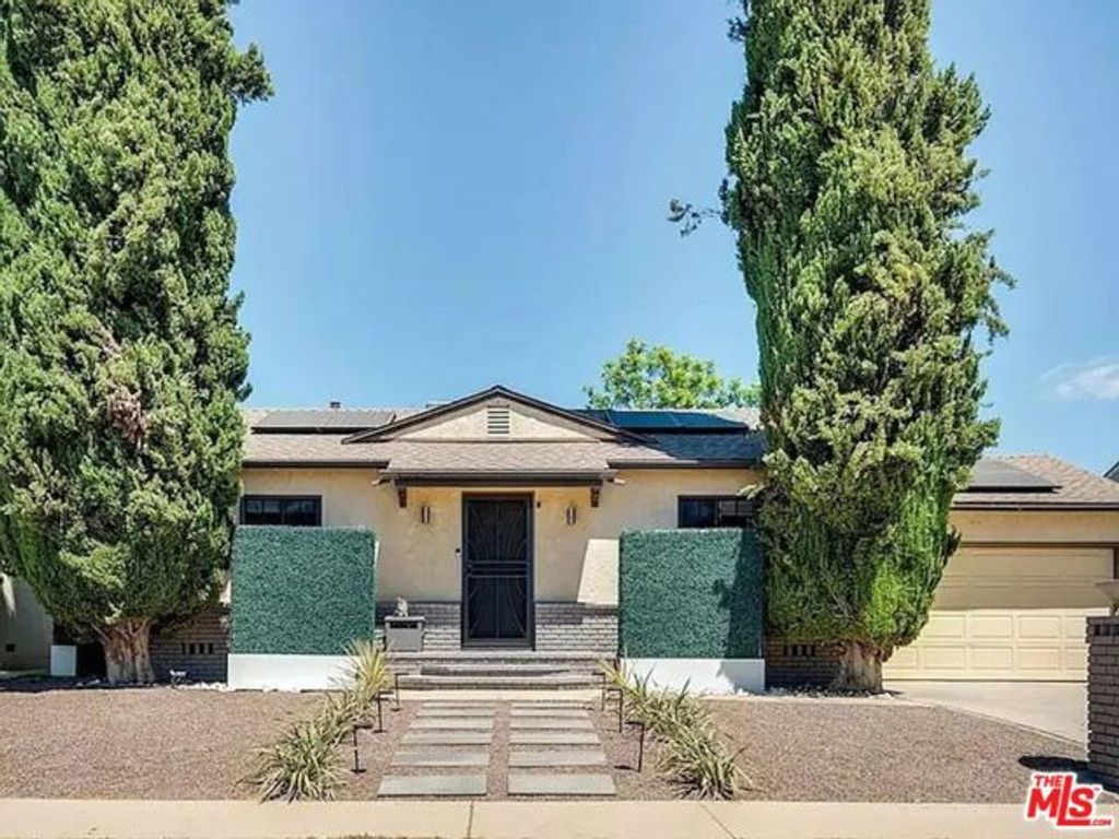 16913 Bassett Street, Van Nuys (los Angeles), CA 91406