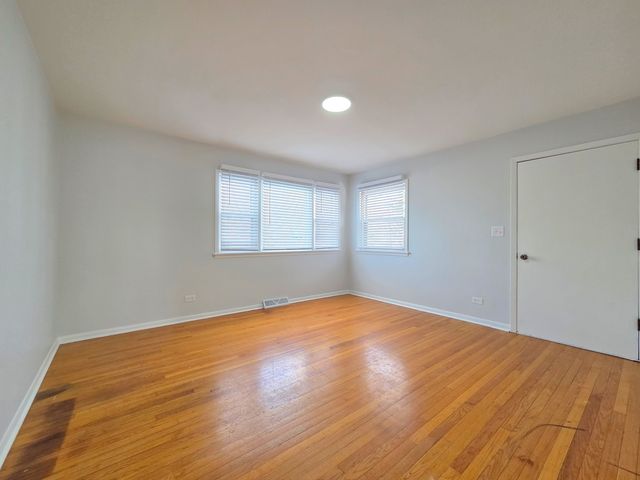 29 E Lake Shore Drive, Round Lake Park, IL 60073