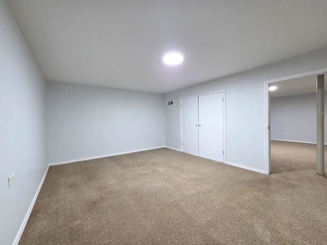 29 E Lake Shore Drive, Round Lake Park, IL 60073