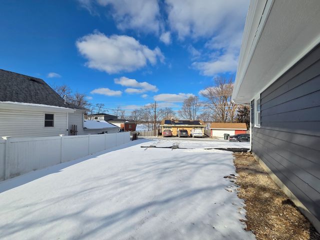 29 E Lake Shore Drive, Round Lake Park, IL 60073