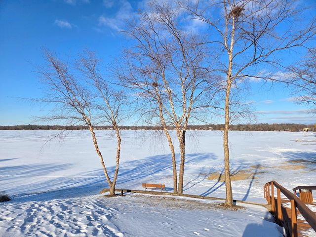 29 E Lake Shore Drive, Round Lake Park, IL 60073