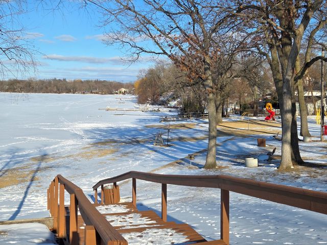 29 E Lake Shore Drive, Round Lake Park, IL 60073