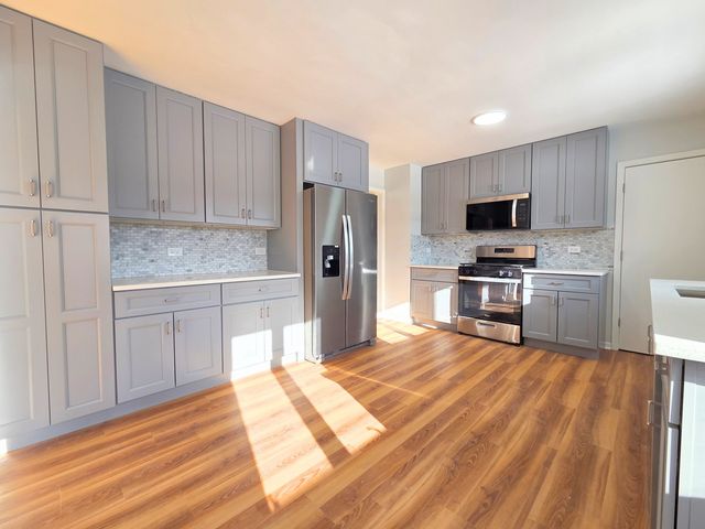 29 E Lake Shore Drive, Round Lake Park, IL 60073