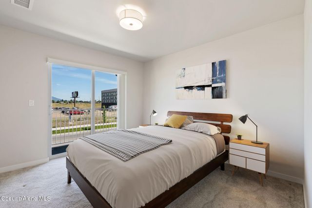 1086 E 4th Ave, Post Falls, ID 83854