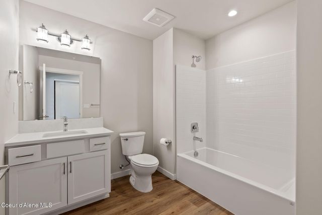 1086 E 4th Ave, Post Falls, ID 83854