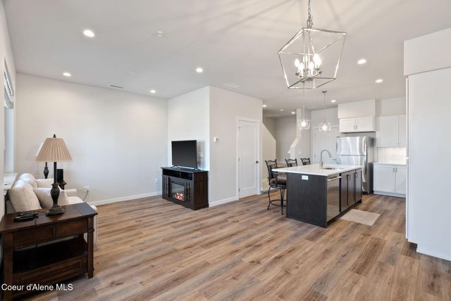 1086 E 4th Ave, Post Falls, ID 83854