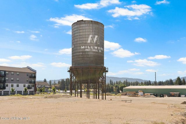 1086 E 4th Ave, Post Falls, ID 83854