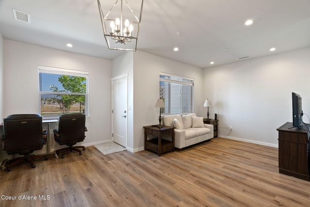 1086 E 4th Ave, Post Falls, ID 83854