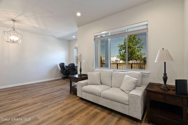 1086 E 4th Ave, Post Falls, ID 83854