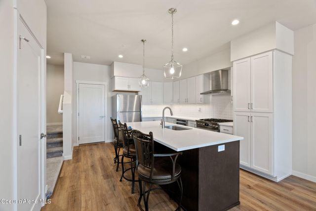 1086 E 4th Ave, Post Falls, ID 83854