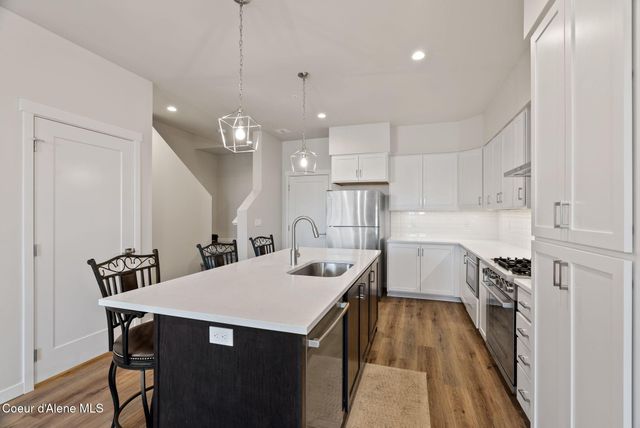 1086 E 4th Ave, Post Falls, ID 83854