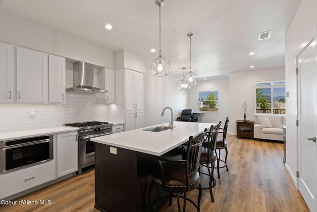 1086 E 4th Ave, Post Falls, ID 83854