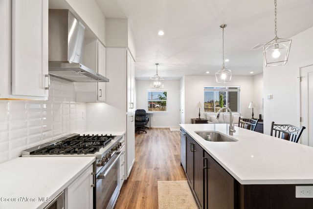 1086 E 4th Ave, Post Falls, ID 83854