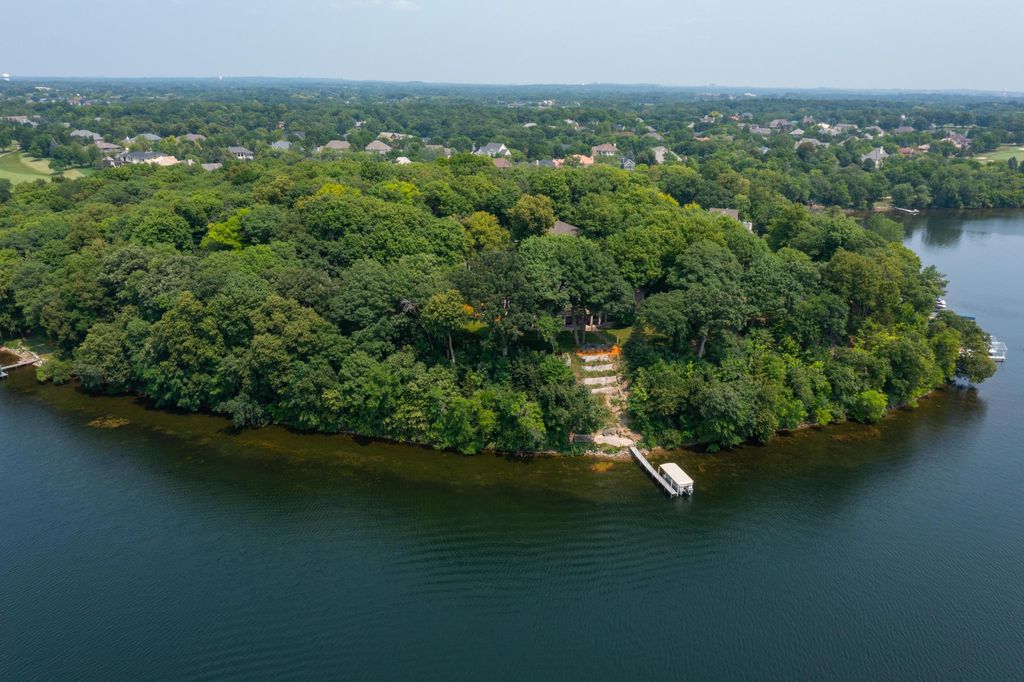 9002 Riley Lake Road, Eden Prairie, MN 55347