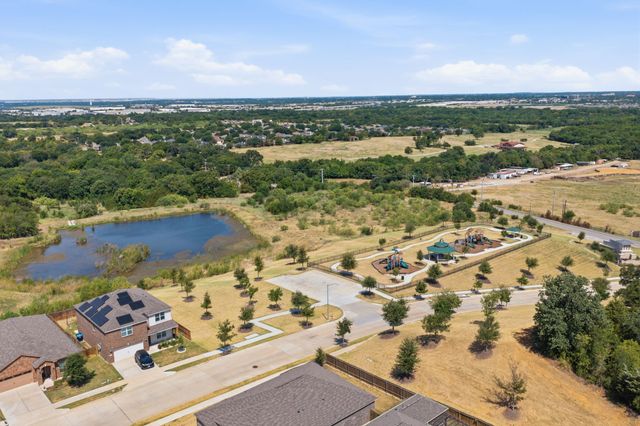 364 Ridgeland Oaks Drive, Fort Worth, TX 76120