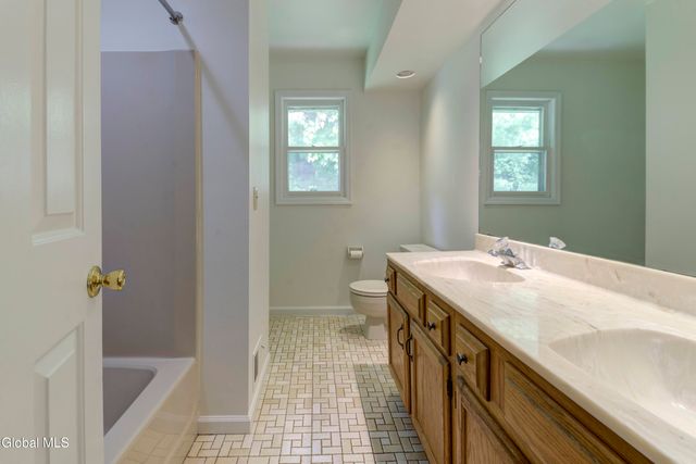 949 Morgan Avenue, Niskayuna, NY 12309