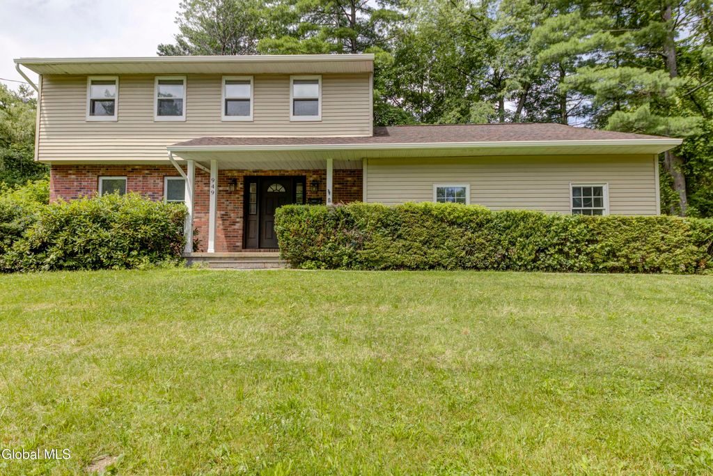 949 Morgan Avenue, Niskayuna, NY 12309