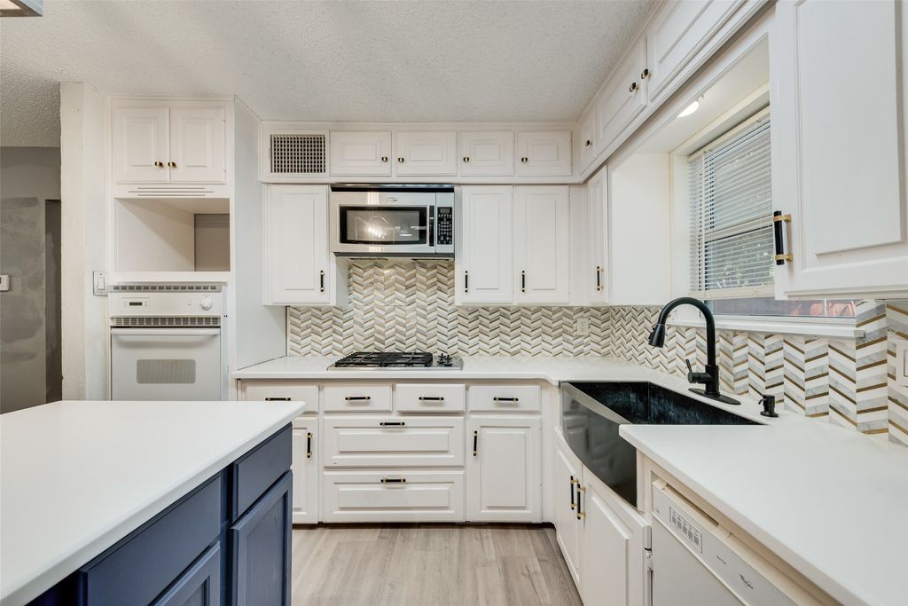 721 Thompson Drive, Saginaw, TX 76179 — photo 2