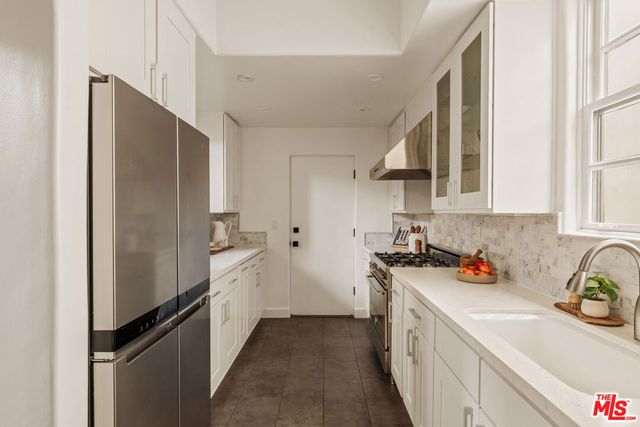 409 Howland Canal, Los Angeles, CA 90291