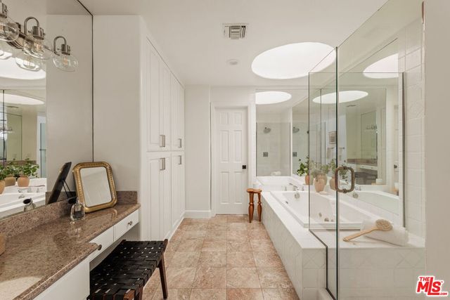 409 Howland Canal, Los Angeles, CA 90291