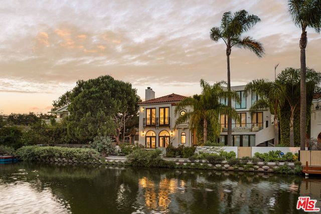409 Howland Canal, Los Angeles, CA 90291