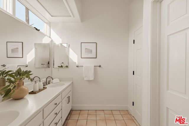 409 Howland Canal, Los Angeles, CA 90291