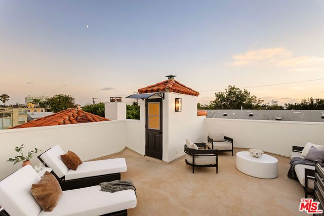 409 Howland Canal, Los Angeles, CA 90291