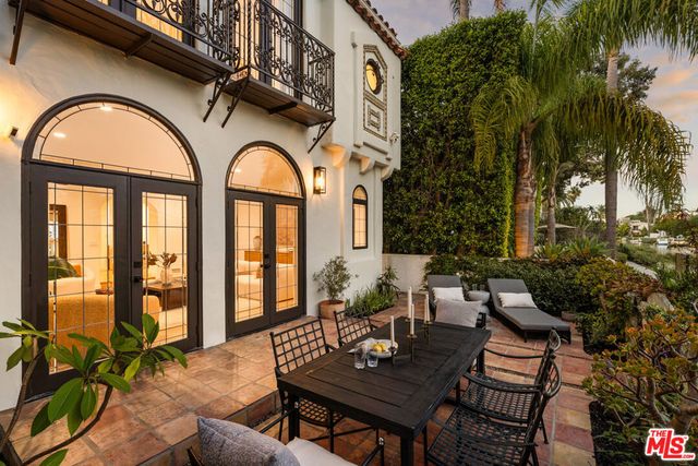 409 Howland Canal, Los Angeles, CA 90291