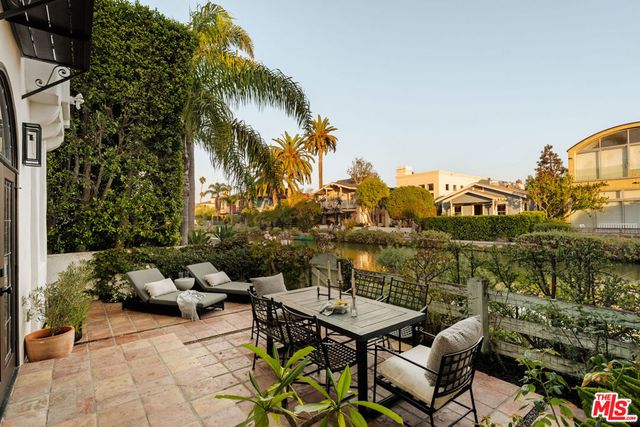 409 Howland Canal, Los Angeles, CA 90291