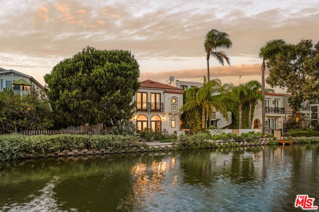 409 Howland Canal, Los Angeles, CA 90291