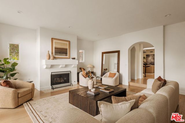 409 Howland Canal, Los Angeles, CA 90291